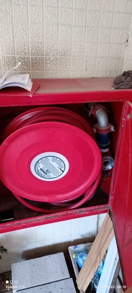 מתקין גלגלון כיבוי אש