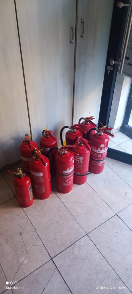 ביקורת מטפים בבניין בהרצליה