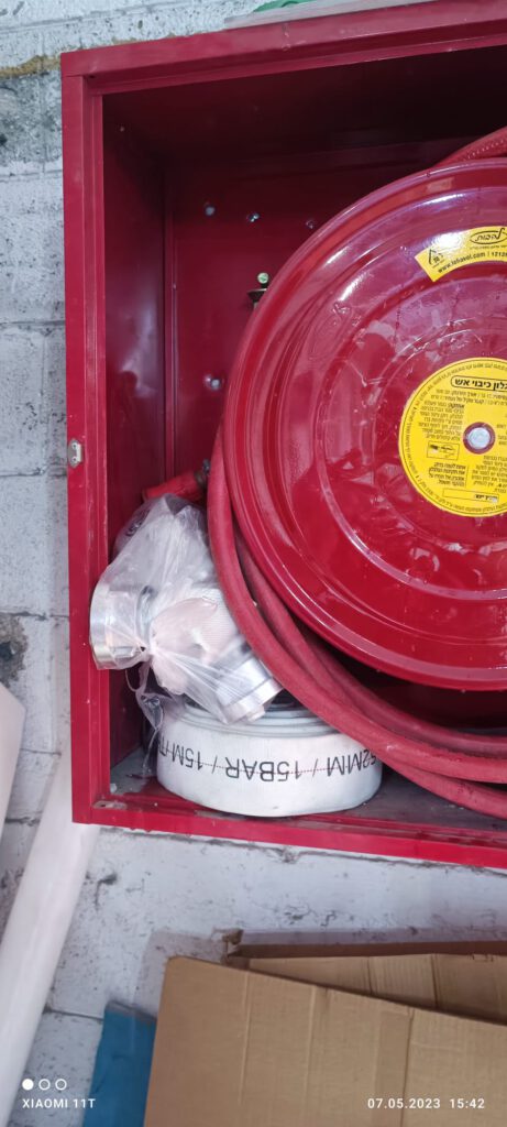 בודק כיבוי אש לעסקים