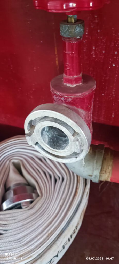 ביקורת גלגלון אש בבניין