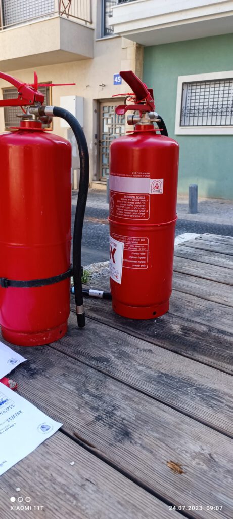 בדיקת מערכות אש בבניין