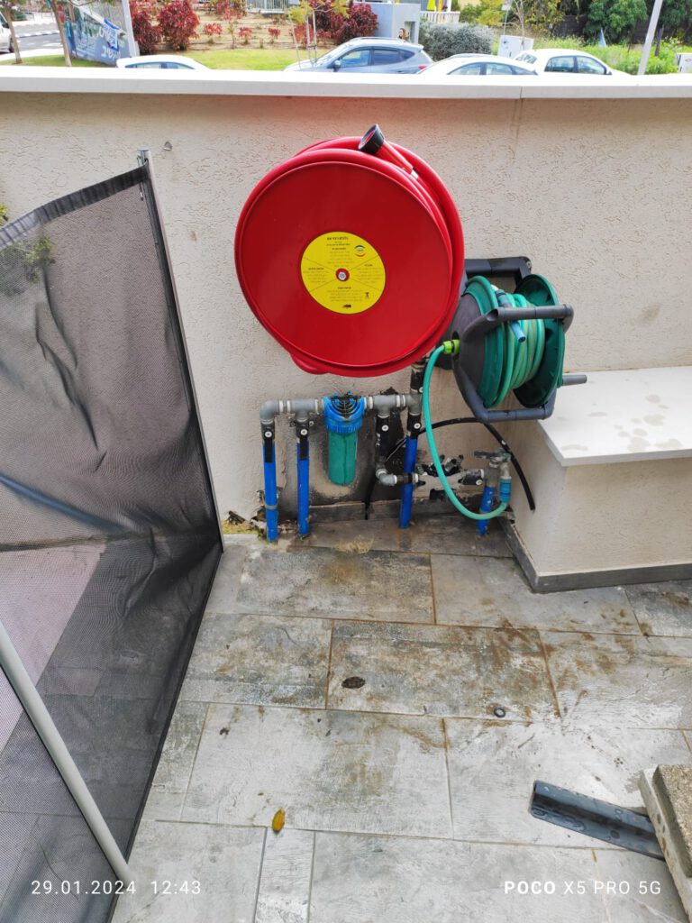 בודק מטפים בהגעה לעסק