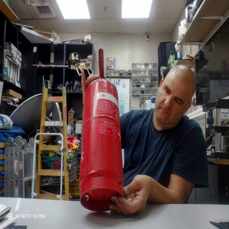 מתלה למטף כיבוי אש