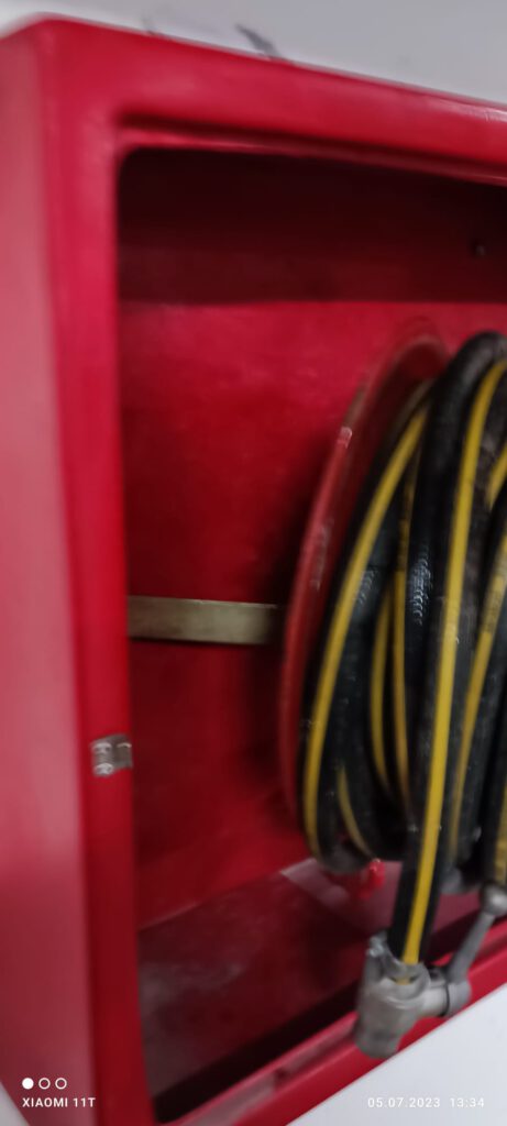 אוסף מטפים ישנים מעסקים