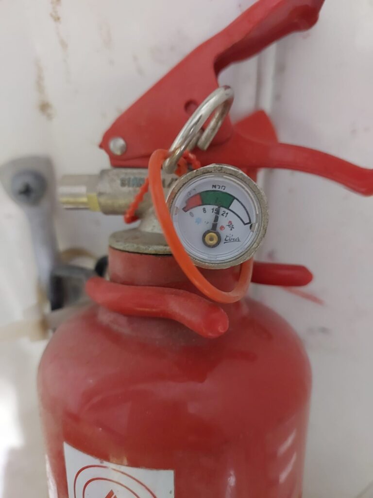 פינוי מטפים ישנים מעסקים