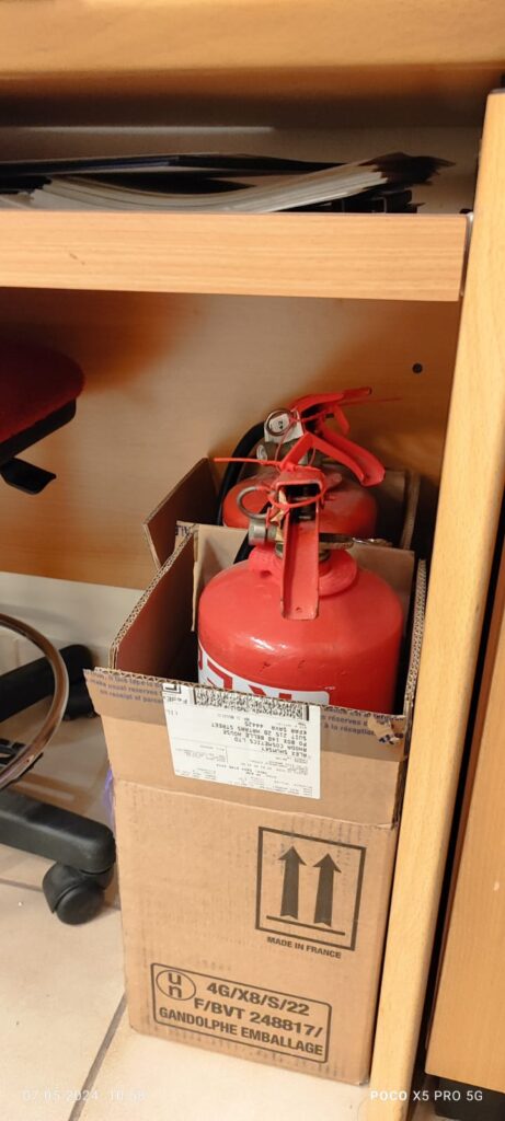 גלגלונים וזרנוקים לכיבוי אש