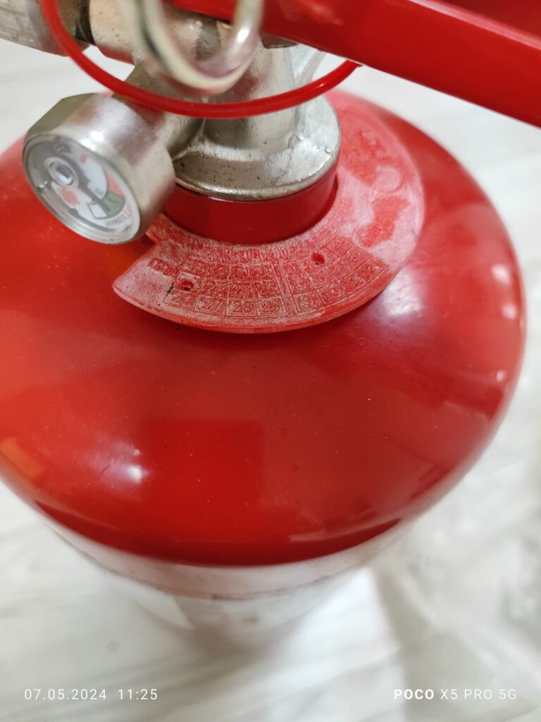 מטף לכיבוי אש אבקה