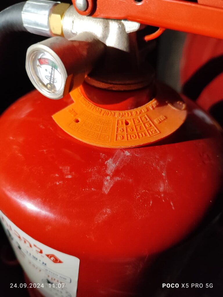 מטף 6 ק"ג אבקה כולל צינור