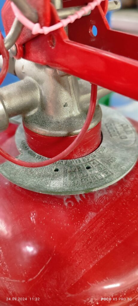 בודק מטפים שנתי במשרד